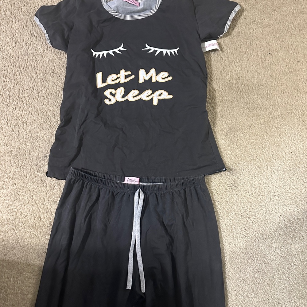 Adorable pajamas! New never worn!